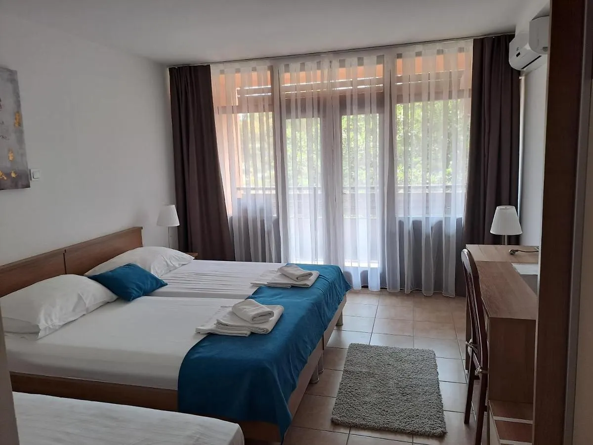 Hotel Albamaris Biograd Na Moru 3*,