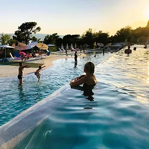 https://privilege-resorts-mobile-homes.primorje-gorskikotar.com