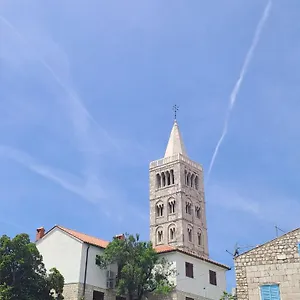 https://old-town-rooms.primorje-gorskikotar.com