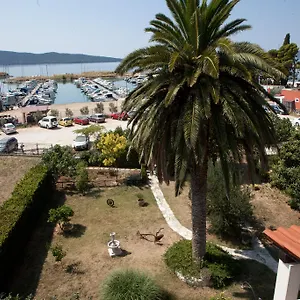 https://yacht-beach-apartments.hotels-in-trogir.com